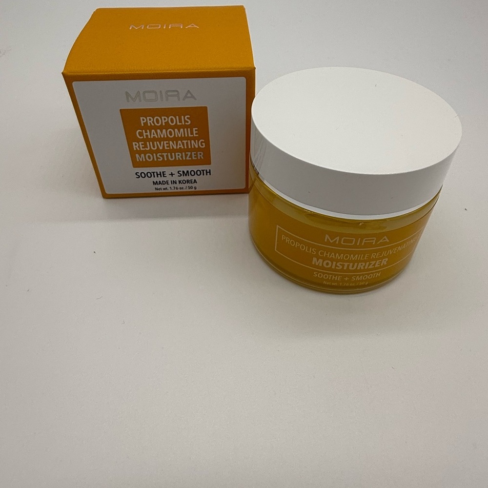 Moira Propolis Chamomile Rejuvenating Moisturizer - Yellow